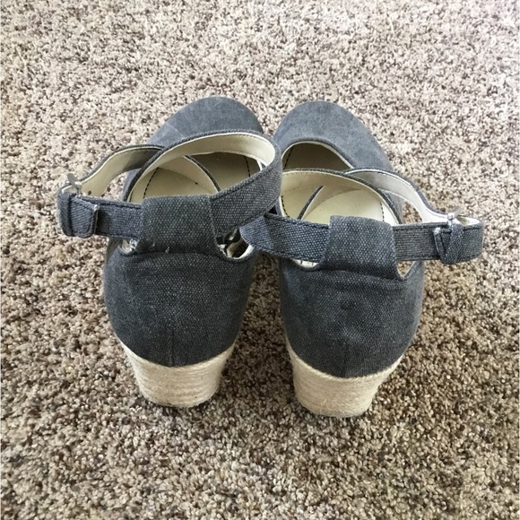 boc. strappy grey wedge sandals - Picture 4 of 6